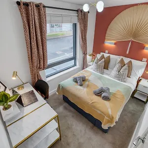 Ocean Village 1-Bedroom Luxurious, Stylish & Cosy Apartment, Central Location In Southampton, Sleeps 4 - Summer Special Offer! - By Blue Puffin Stays Apartment Southampton